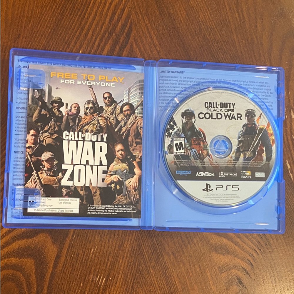 Call of Duty: Black Ops Cold War PS5 Game - Blue Case